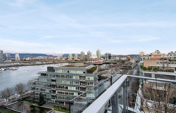 1005 1616 Columbia Street False Creek