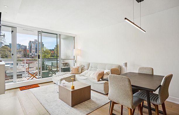 303 1680 West 4th Avenue False Creek