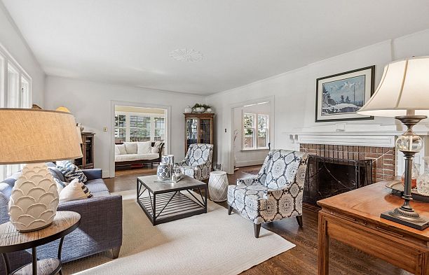 2627 W 37th Avenue MacKenzie Heights