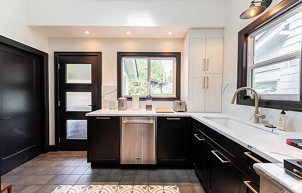 341 W 22nd Avenue Cambie