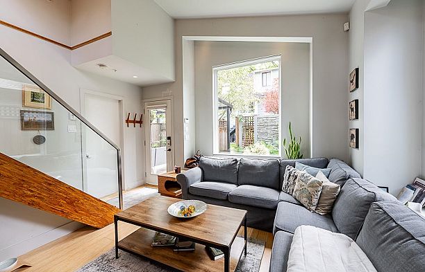 341 W 22nd Avenue Cambie