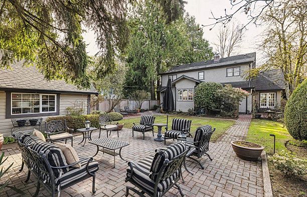 2627 W 37th Avenue MacKenzie Heights