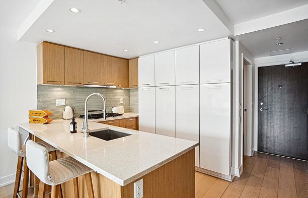 303 1680 West 4th Avenue False Creek