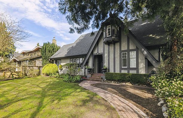 2627 W 37th Avenue MacKenzie Heights