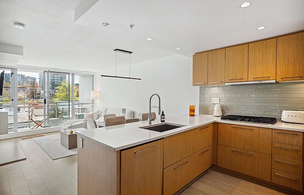 303 1680 West 4th Avenue False Creek