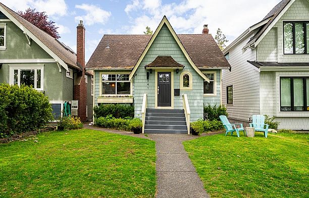 341 W 22nd Avenue Cambie