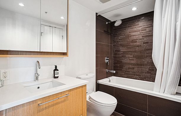 303 1680 West 4th Avenue False Creek