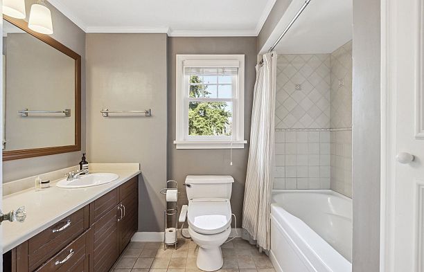 2627 W 37th Avenue MacKenzie Heights