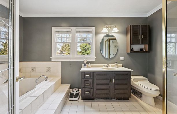 2627 W 37th Avenue MacKenzie Heights