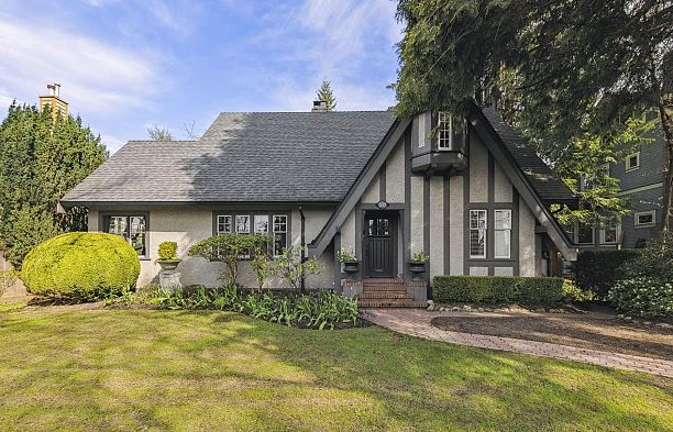 2627 W 37th Avenue MacKenzie Heights
