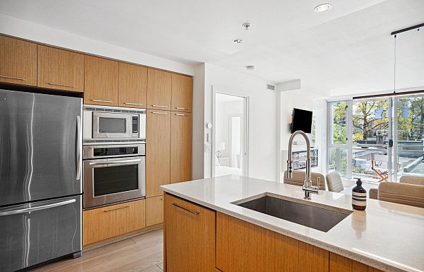 303 1680 West 4th Avenue False Creek