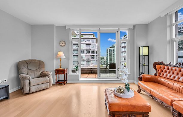 701 77 Walter Hardwick Avenue False Creek