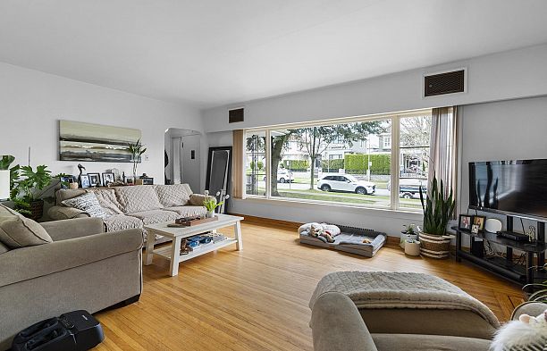 130 W 46th Avenue Oakridge VW