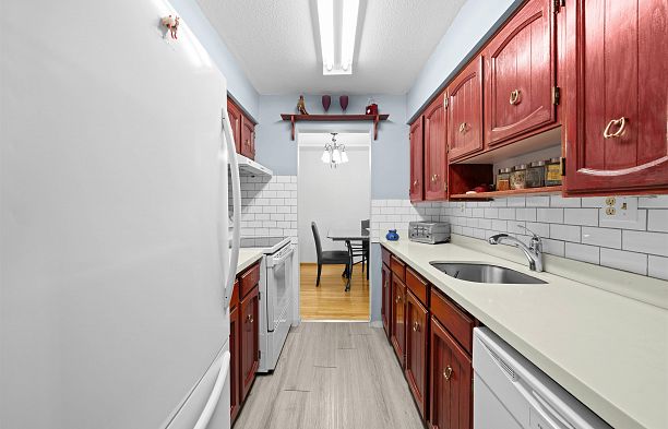 202 8770 Laurel Street Marpole