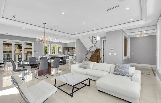 3955 Blenheim Street Dunbar