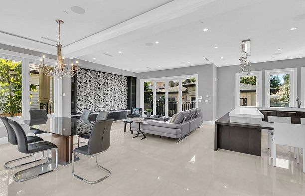 3955 Blenheim Street Dunbar