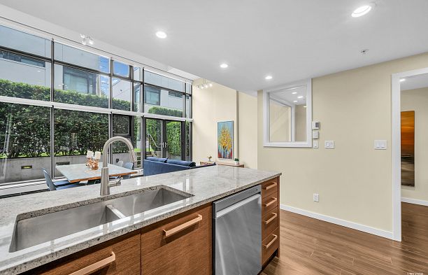 103 6311 Cambie Street Oakridge VW
