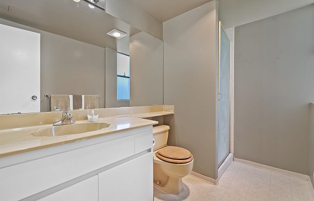 601 5555 Yew Street Kerrisdale
