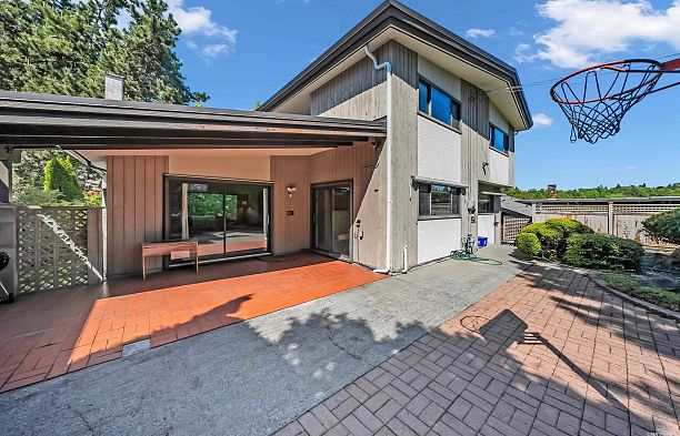2208 W 32nd Avenue Quilchena