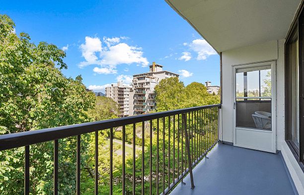 601 5555 Yew Street Kerrisdale