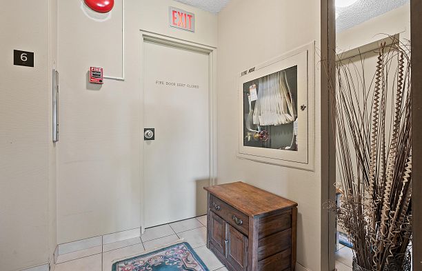 601 5555 Yew Street Kerrisdale