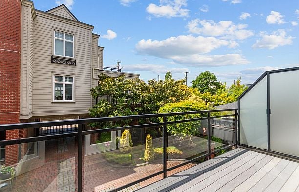 5425 Willow Street Cambie