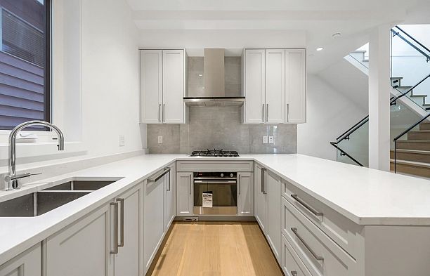 5836 Highbury Street Southlands