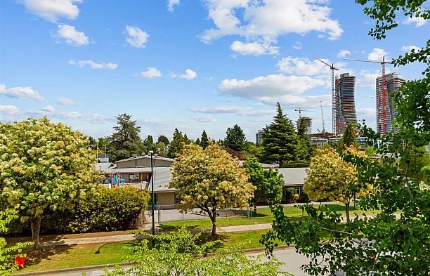 5425 Willow Street Cambie