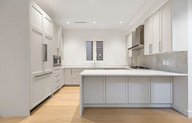 5836 Highbury Street Southlands