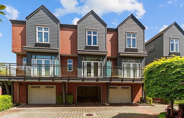 5425 Willow Street Cambie