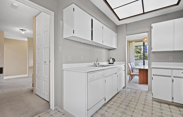 601 5555 Yew Street Kerrisdale