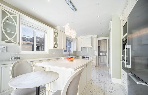 4146 Crown Crescent Point Grey