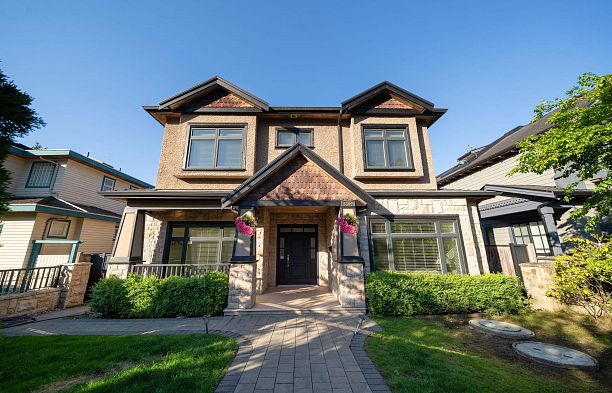 3450 Puget Drive Arbutus