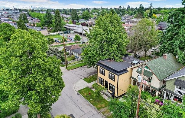 374 E 28th Avenue Main