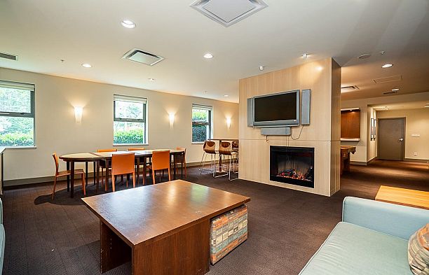 310 750 W 12th Avenue Fairview VW