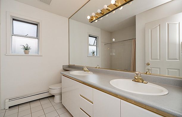 2133 W 49th Avenue Kerrisdale