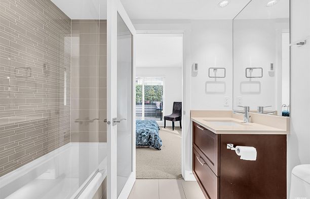304 1880 W 57th Avenue South Granville