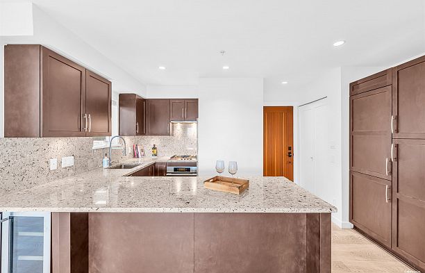304 1880 W 57th Avenue South Granville