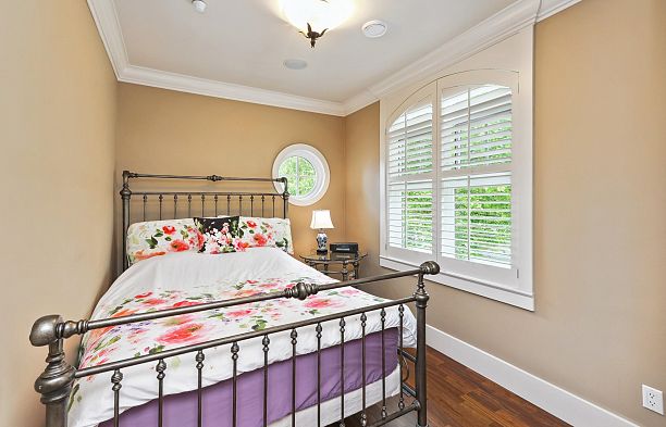 3593 Mackenzie Street Arbutus