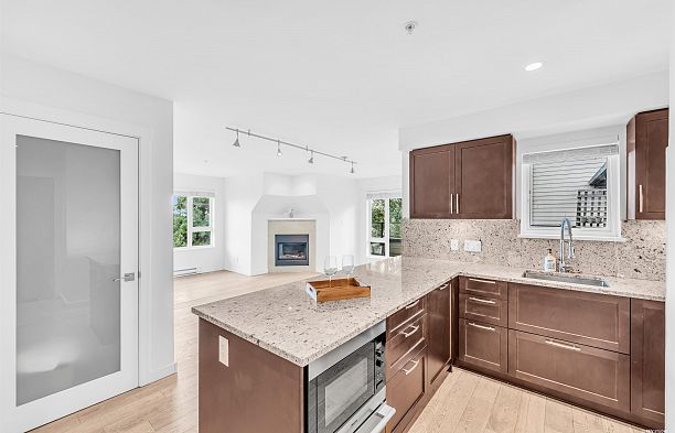 304 1880 W 57th Avenue South Granville