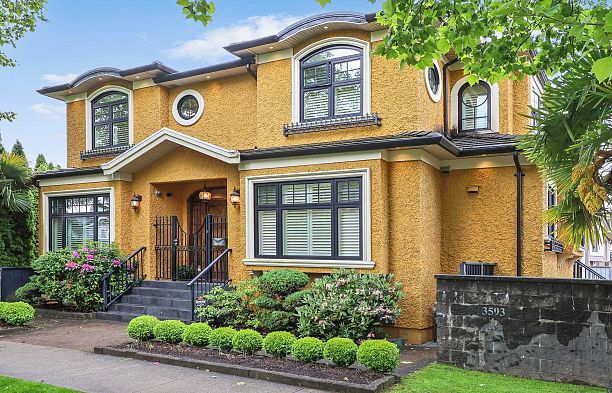 3593 Mackenzie Street Arbutus