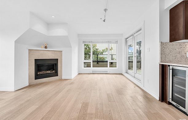 304 1880 W 57th Avenue South Granville