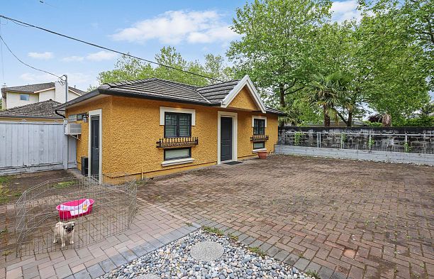 3593 Mackenzie Street Arbutus