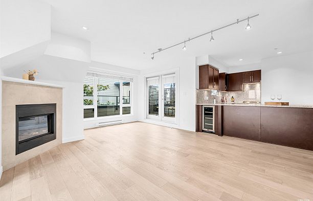 304 1880 W 57th Avenue South Granville