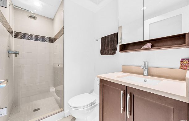 304 1880 W 57th Avenue South Granville