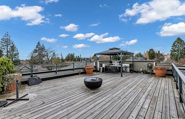 304 1880 W 57th Avenue South Granville