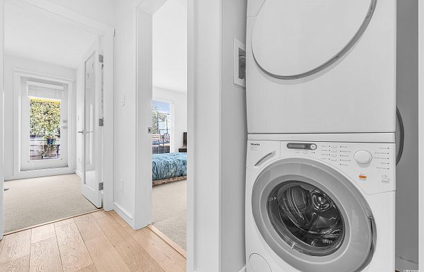 304 1880 W 57th Avenue South Granville
