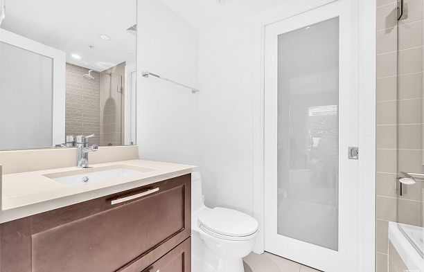 304 1880 W 57th Avenue South Granville