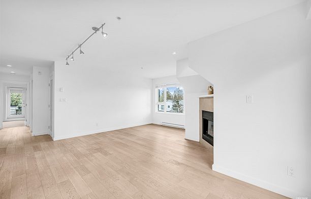 304 1880 W 57th Avenue South Granville