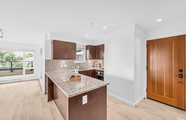 304 1880 W 57th Avenue South Granville